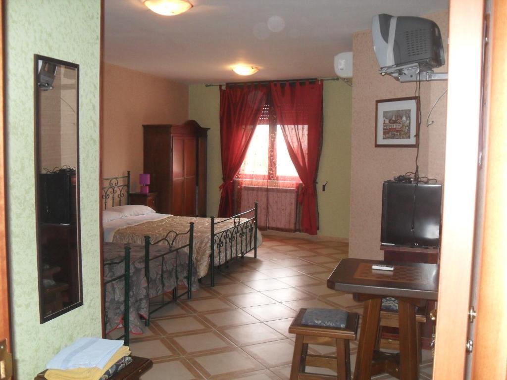 Family Room,58482418:JPEG